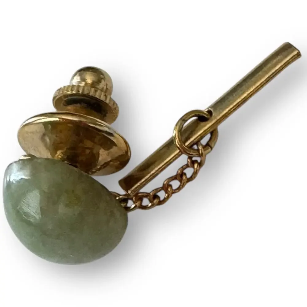 Vintage Round Gold Tone Jade Green Prong Set Center Stone Tie Tack/Pin Jadeite